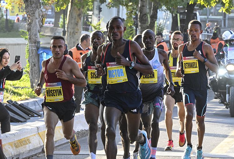Runkara Yarı Maratonu'nda Erkeklerde Etiyopyalı Sisay Lemma, Kadınlarda Etiyopyalı Zewditu Aderaw Gelaw Birinci Oldu